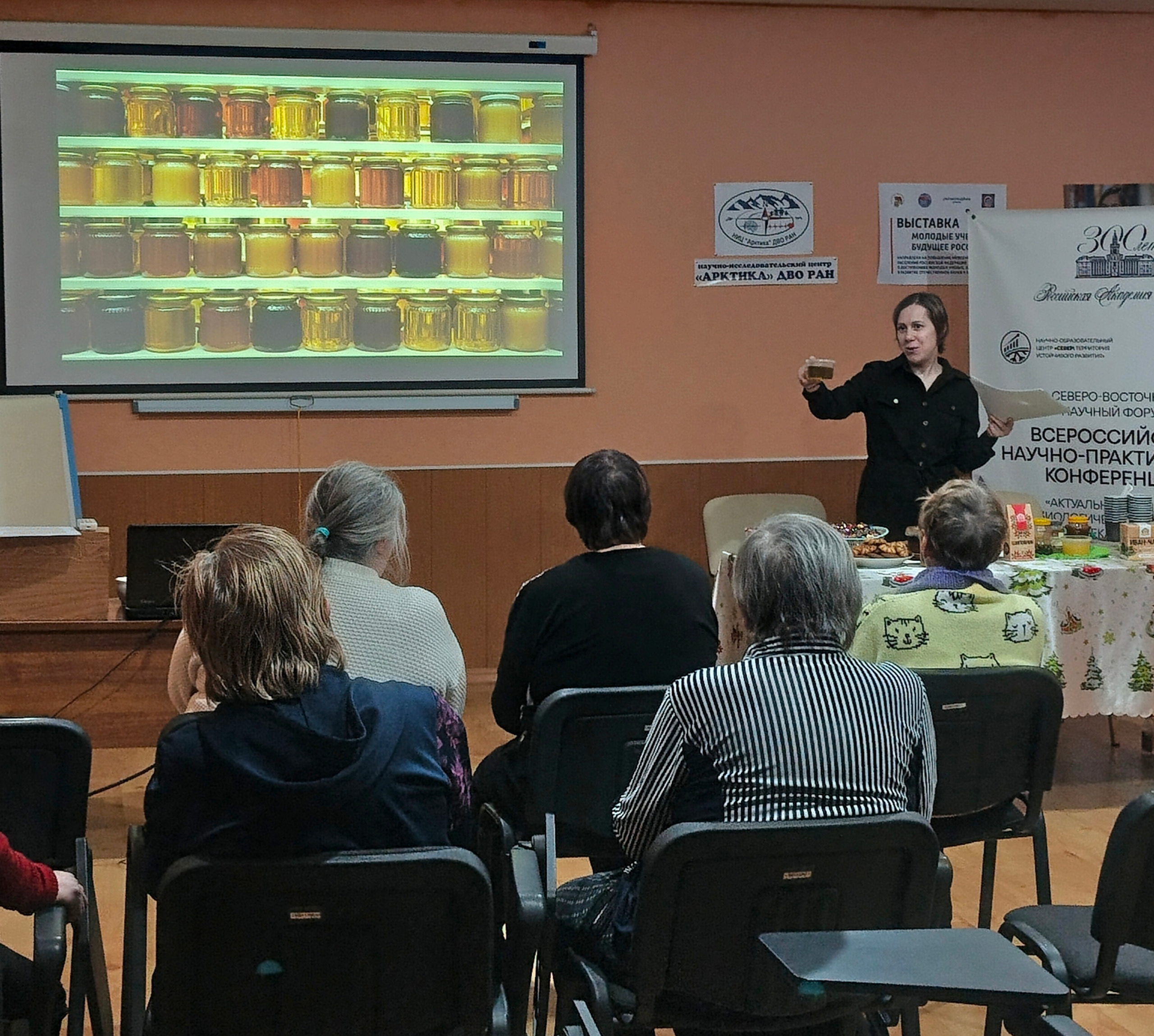 25 декабря 2025 в канун Нового года состоялась очередная научно-популярная лекция, которую провела сотрудница лаборатории биоэлементологии и функциональной морфологии Виктория Карандашева. Мероприя...