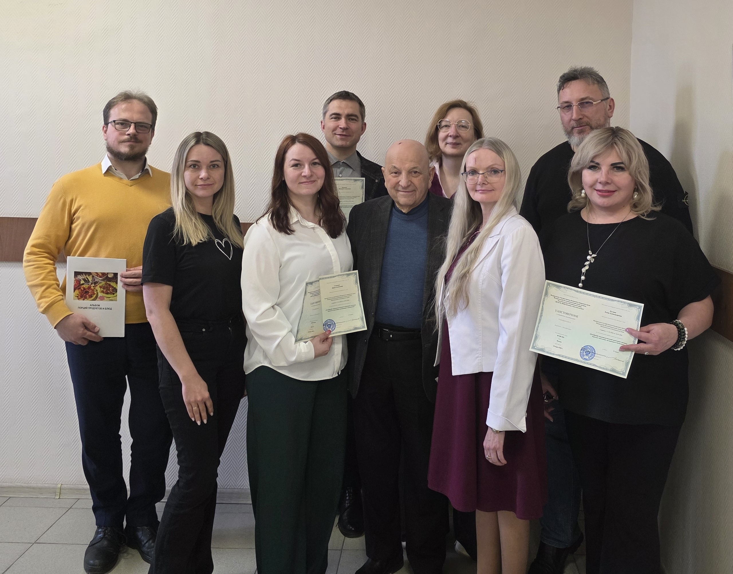 В период с 11 по 18 марта научные сотрудники НИЦ «Арктика» ДВО РАН к.б.н. Елена Луговая и к.б.н. Кирилл Агеенко прошли повышение квалификации в ФГБУН Федеральном исследовательском центре питания, б...