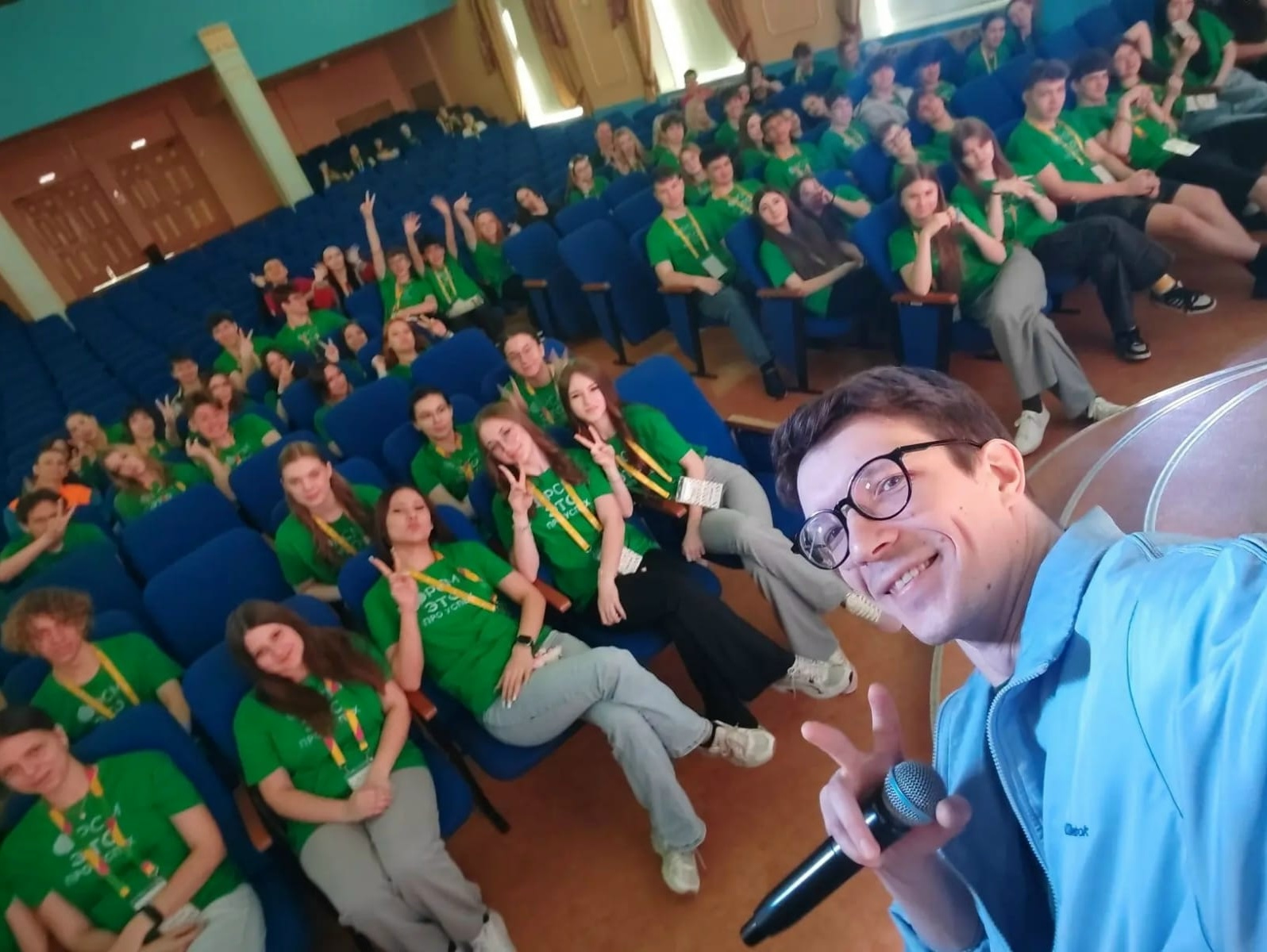 8 апреля 2026 г., в рамках проведение акции «Чистое поколение», медицинский психолог, младший научный сотрудник НИЦ «Арктика» ДВО РАН Александр Немченков провёл беседу-лекцию для участников програм...